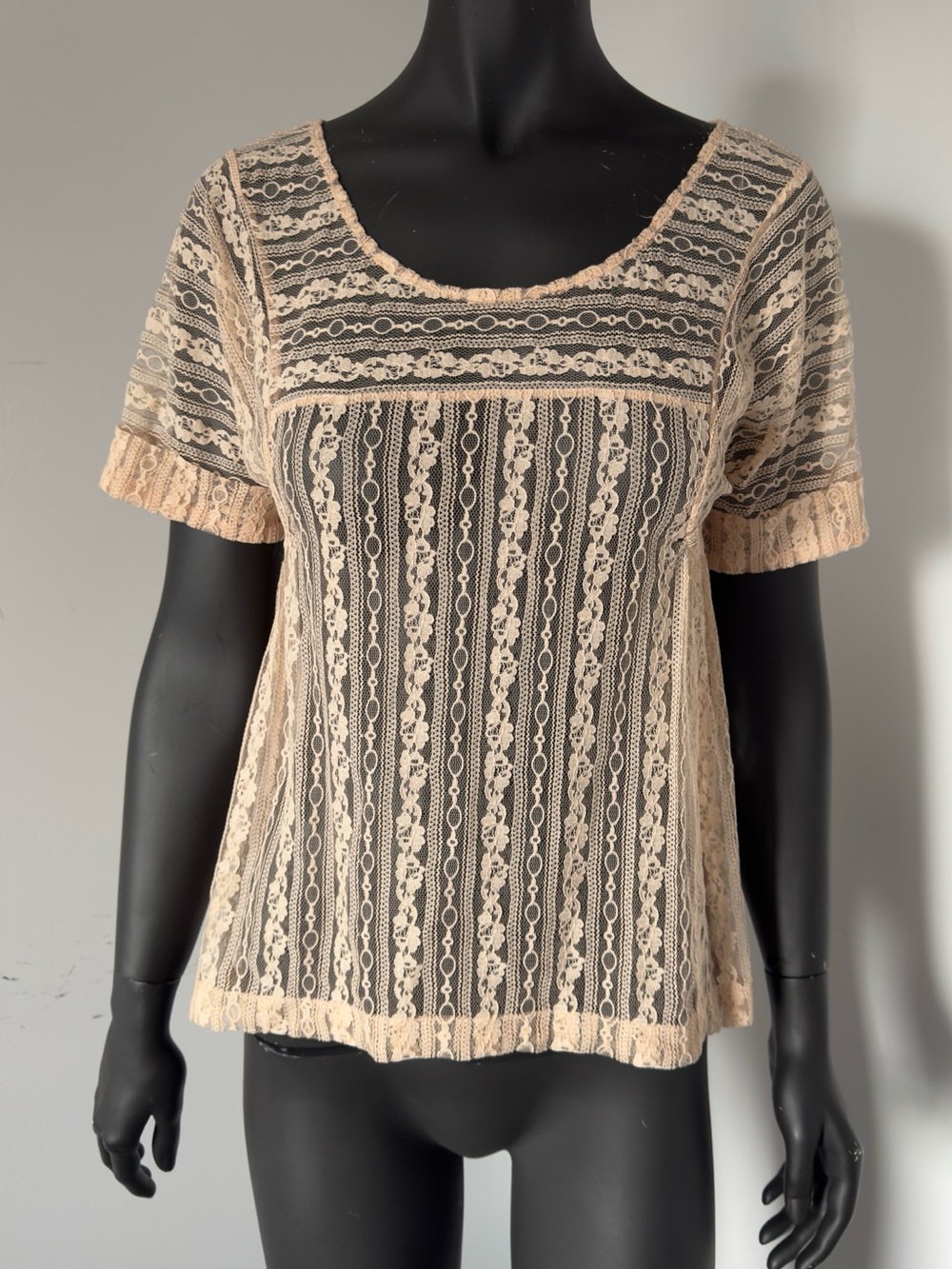 326. Free People Cream Lace Scoop Neck Blouse Tshirt